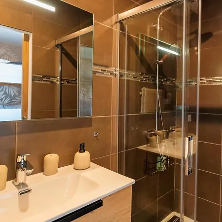 Au Dans Un Duplex 3 Apartment *